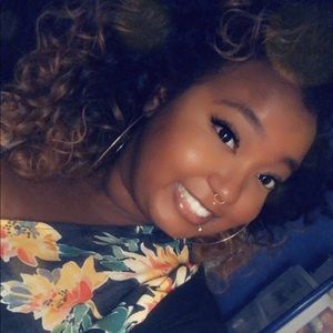 Meet your Posher, Adrianna